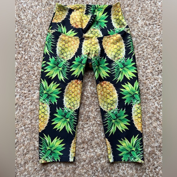 Lavaloka Women's Compression Leggings Capri Pineapples Size Small - Picture 1 of 3